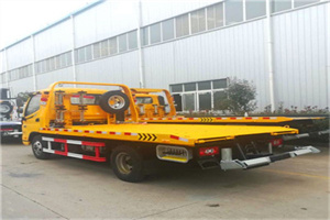 连南附近拖车救援搭电